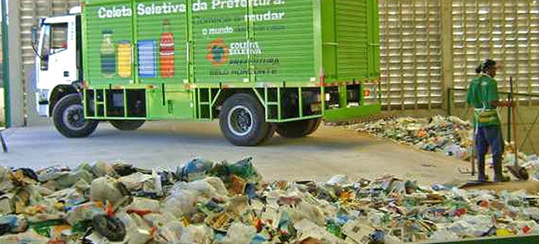 Leia mais sobre o artigo Com sistema 100% mecanizado, Lucas do Rio Verde/MT é referência em coleta de lixo de resíduos sólidos