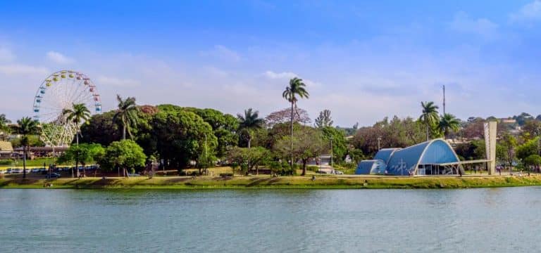 Esgoto na Lagoa da Pampulha
