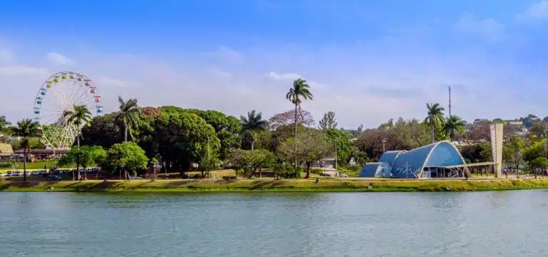 Esgoto na Lagoa da Pampulha