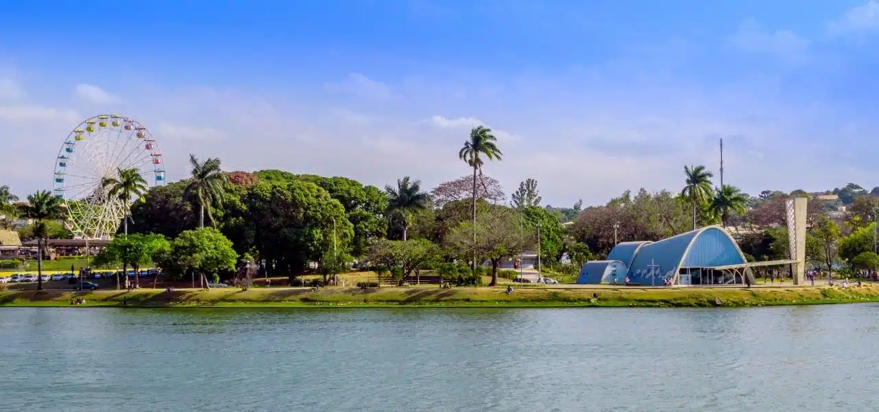 Esgoto na Lagoa da Pampulha