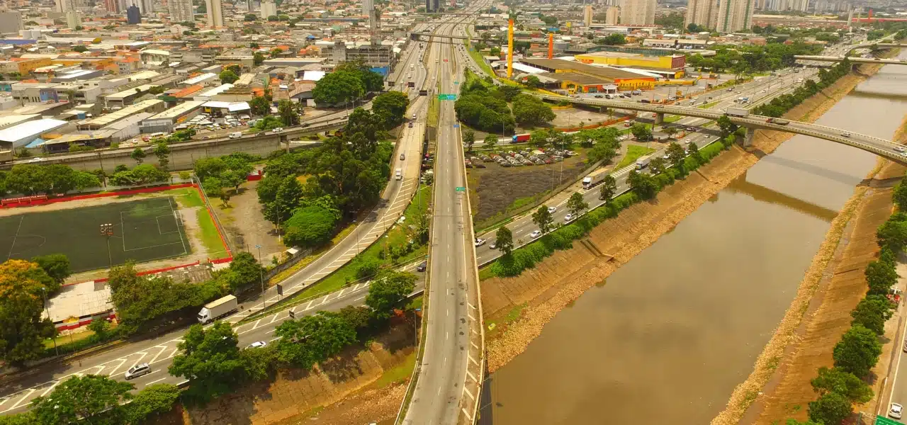 DAEE afirma que operação da barragem da Penha não influencia cheia no Alto Tietê