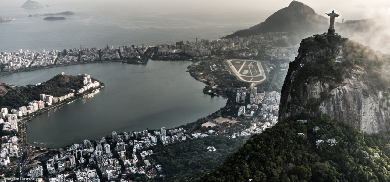 Leia mais sobre o artigo Cartão postal do Rio, Lagoa fica livre de esgoto e mortandade de peixes