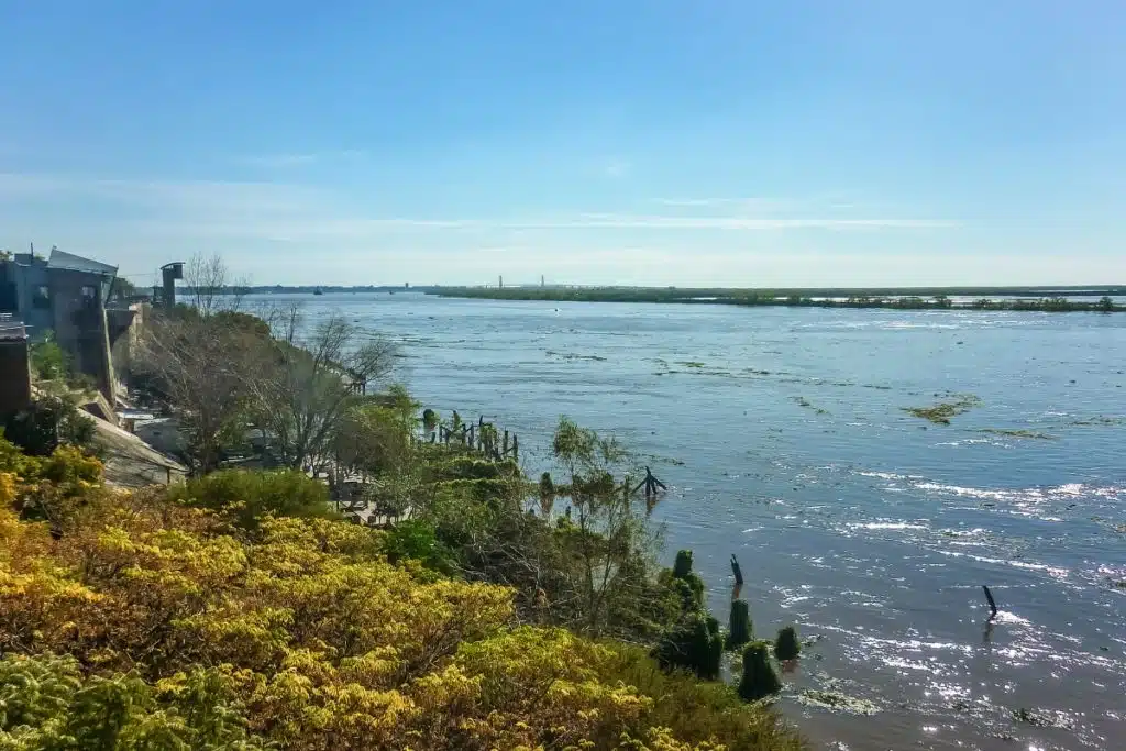 Frigorífico esgoto no Rio Paraná