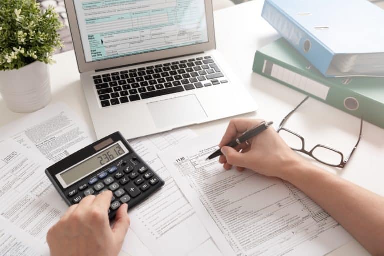 Prefeituras subsidiam construtoras