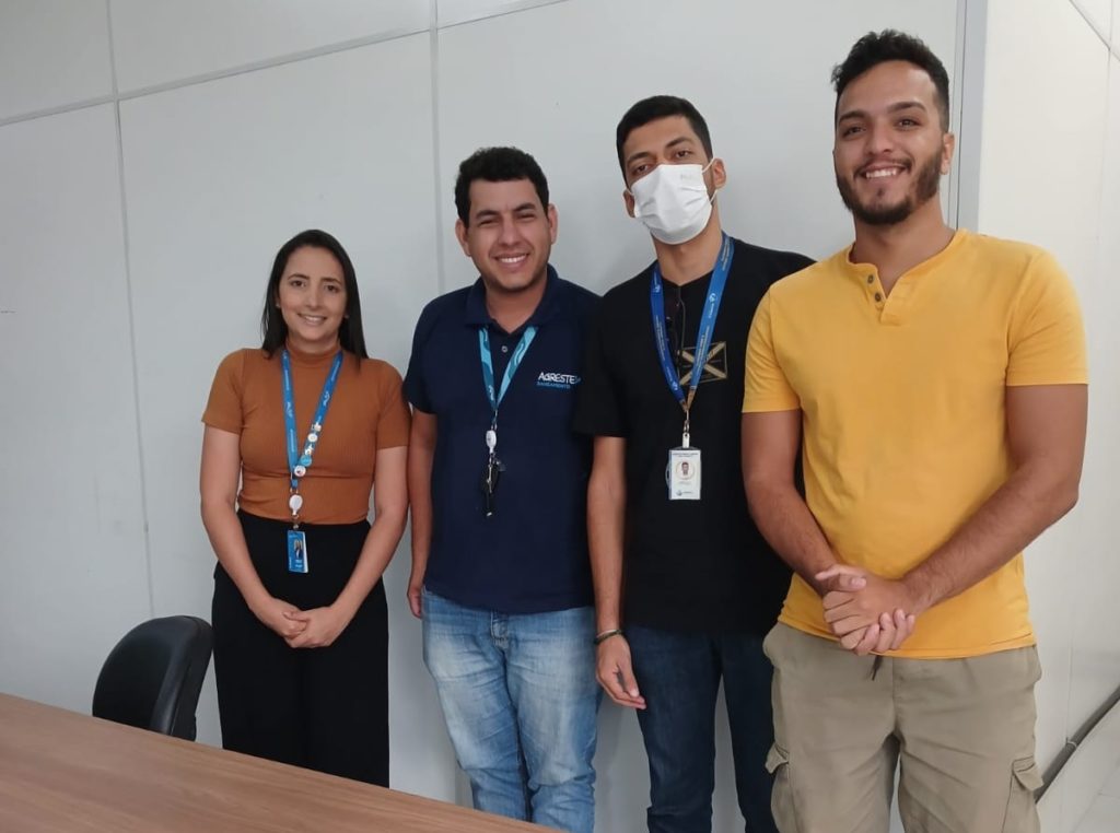 Colaboradores da Agreste Saneamento e representante da Prefeitura de Arapiraca na reunião que debateu as propostas de reuso do material orgânico - Foto: Assessoria