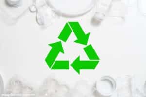 lixo plástico em bioplástico