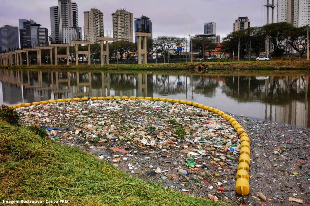Quase 44 mil toneladas de lixo foram retiradas do Rio Pinheiros em 2025, diz secretaria de SP