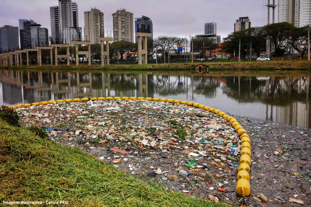 Quase 44 mil toneladas de lixo foram retiradas do Rio Pinheiros em 2025, diz secretaria de SP