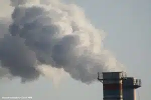 Concentração de poluentes no ar ultrapassa limites em todo o país