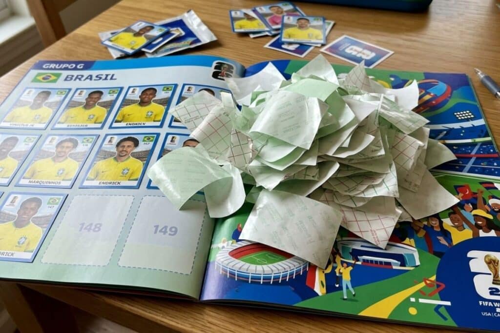 Reciclagem de liners de figurinhas da Copa movimenta indústria