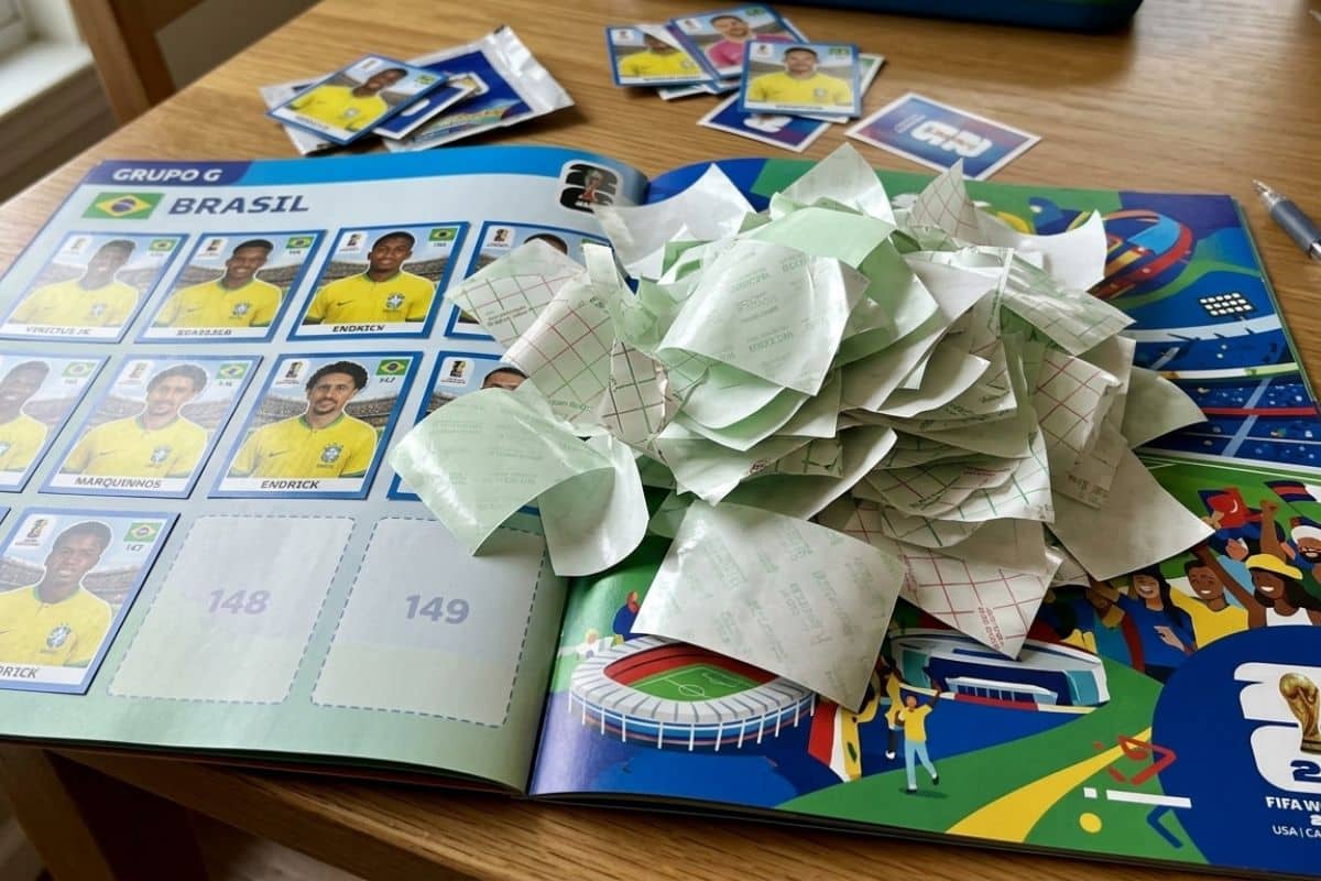Reciclagem de liners de figurinhas da Copa movimenta indústria