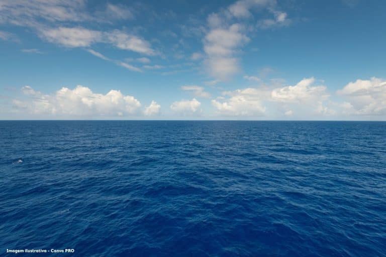 Obra de R$ 3 bilhões transforma água do oceano em potável e terá estrutura a mais de 1 km da costa brasileira para atender 720 mil pessoas